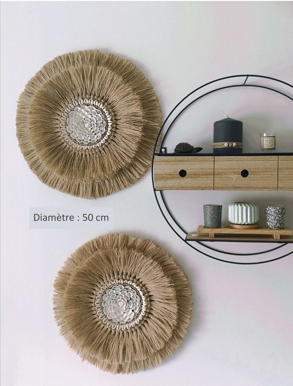 Juju hat en corde, perles de nacre et coquillages naturels – décoration murale artisanale inspirée de Bali