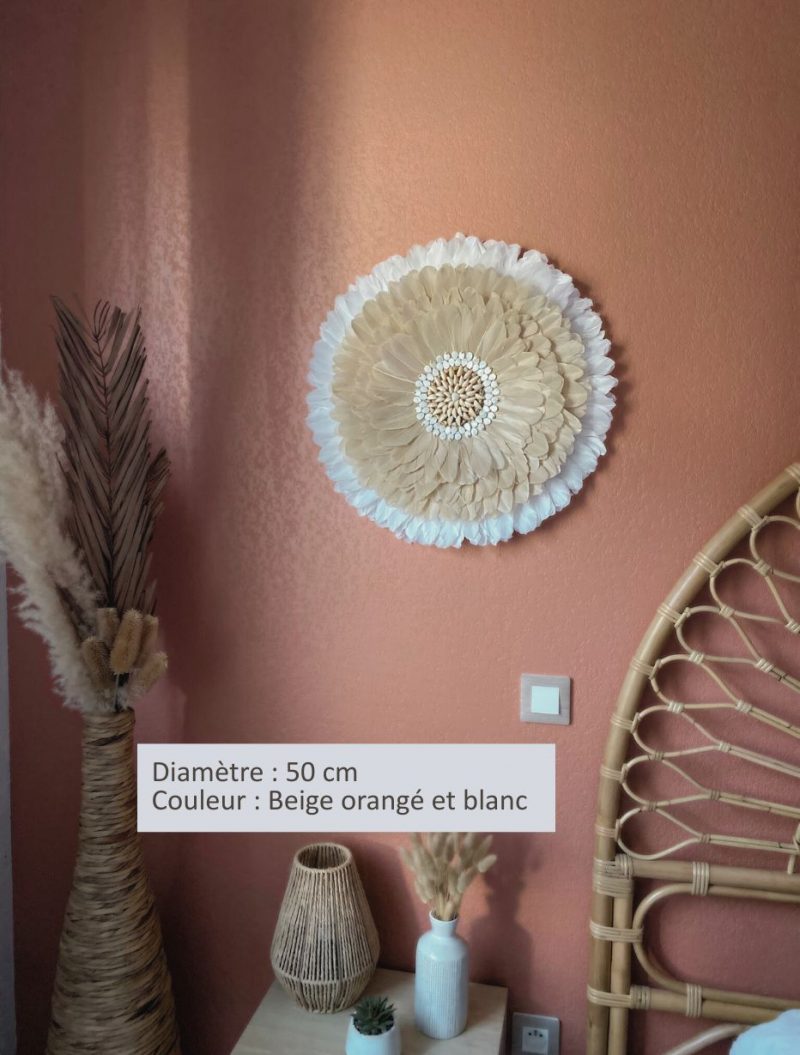 Juju hat beige et blanc avec coquillages, décoration murale artisanale bohème