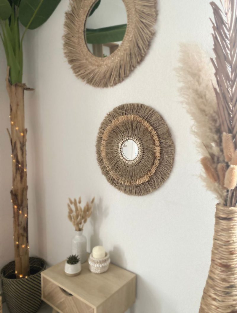Miroir mural bohème en raphia, corde naturelle et coquillages