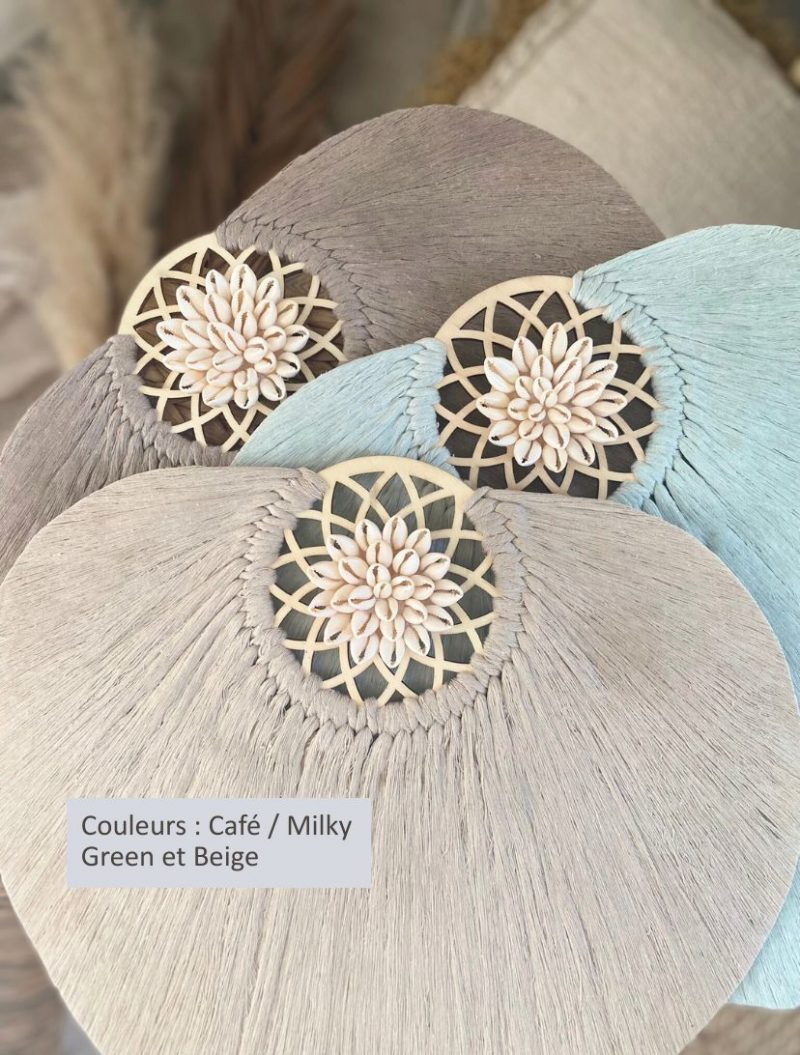 Plumes en macramé, déco murale bohème fait main avec ornement en bois et coquillages