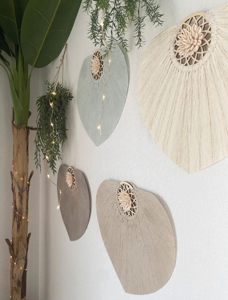 Plumes en macramé, déco murale bohème fait main avec ornement en bois et coquillages